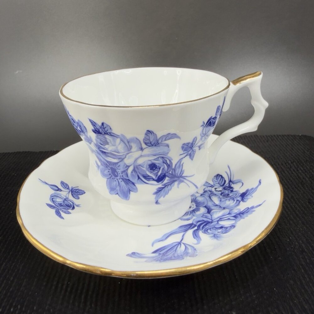 Royal Windsor Tea Cup Teacup Saucer‎ Set Gold Gilt Blue Floral Roses England VTG